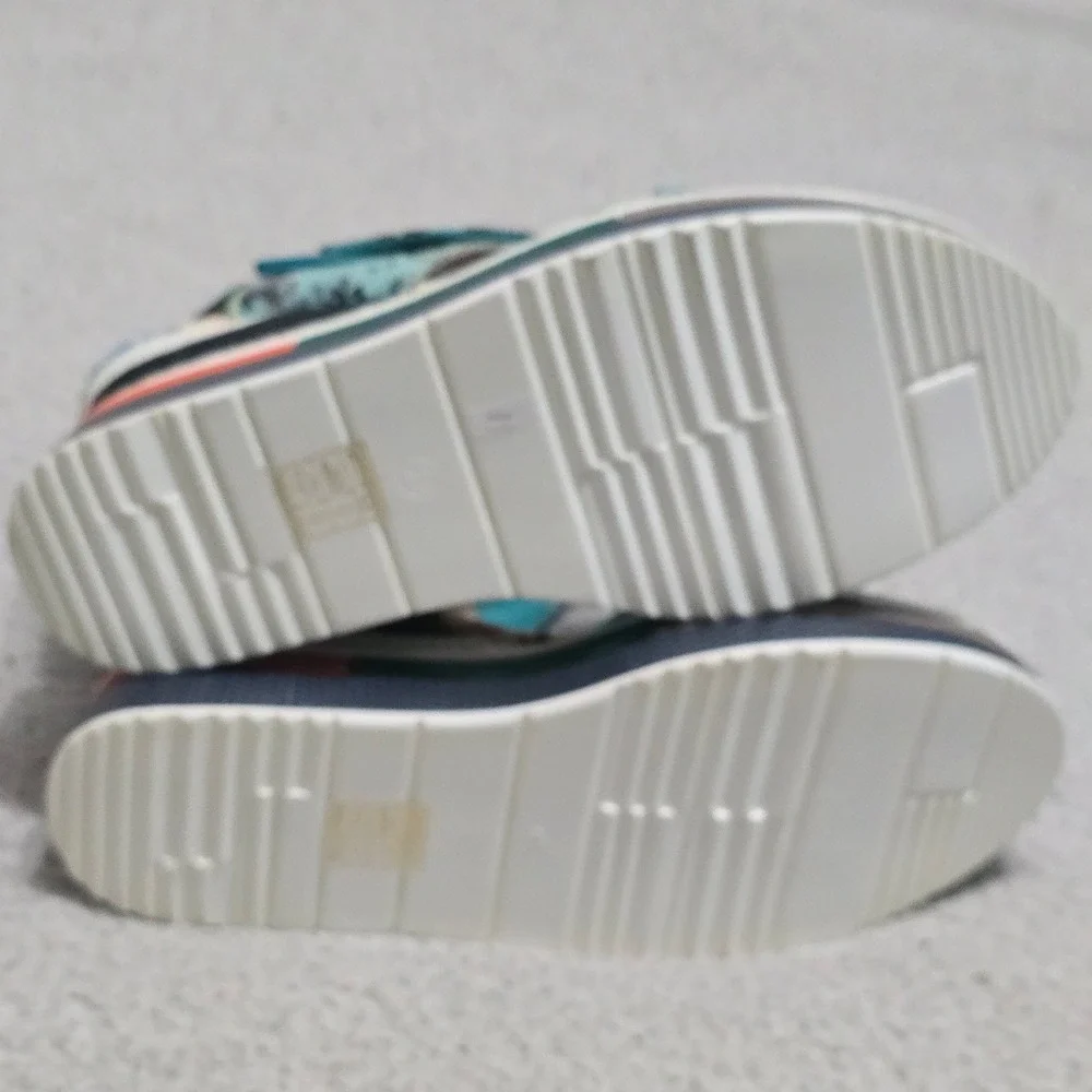 Spring Step straps visible bold